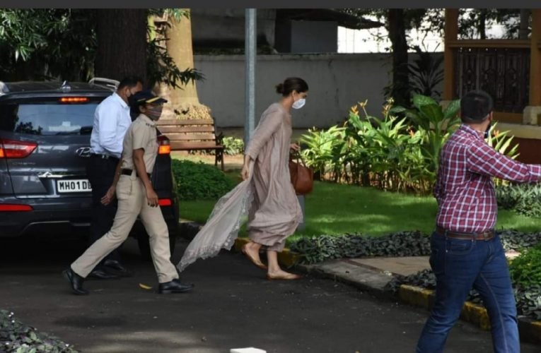 NCB दफ्तर पहुंचीं श्रद्धा कपूर, दीपिका पादुकोण से पूछताछ जारी