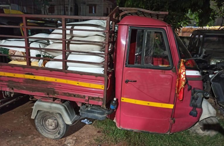 पीडीएस दुकानदार और टेंपो चालक पर एफ आई आर दर्ज.