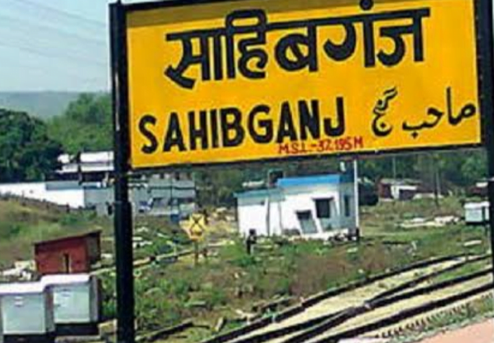 नग्न कर चप्पल की माला पहनाकर गांव में घुमाया !