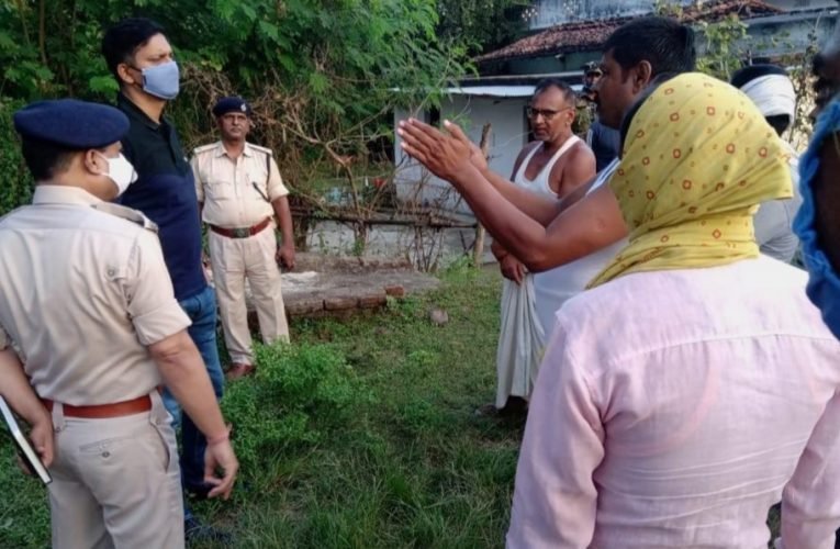 पत्नी और दाे बच्चाें का गला घोंटकर शव कुएं में फेंका, पांच गिरफ्तार.