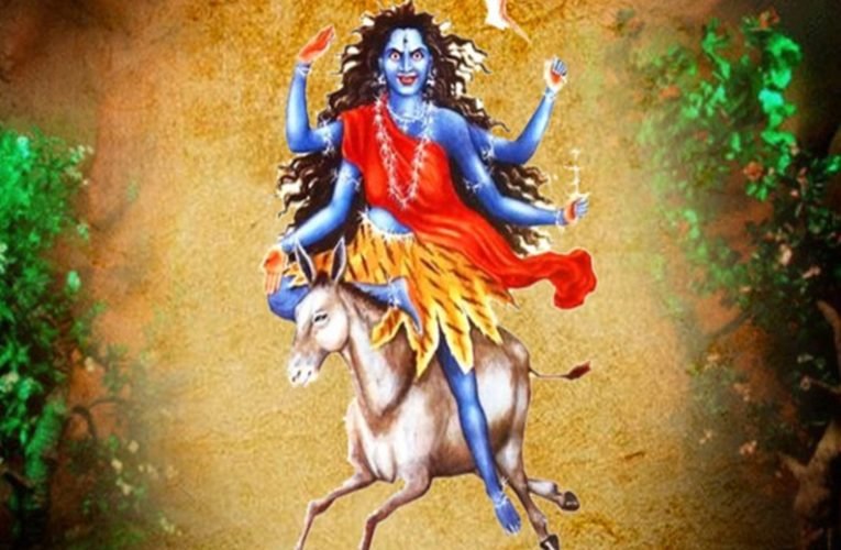 नवरात्रि के सातवें दिन देवी दुर्गा के सातवें स्वरूप मां कालरात्रि की पूजा- आराधना की जाती है.