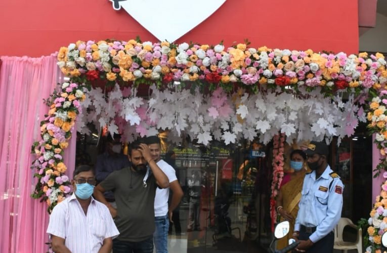 दुर्गा पूजा के त्यौहार को लेकर सजने लगे हैं राजधानी रांची के बाजार ।