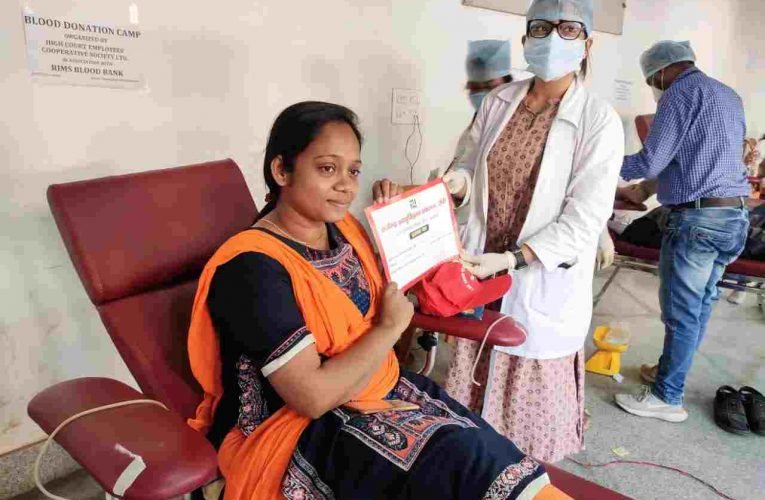 हाई कोर्ट परिसर में ब्लड कैंप का आयोजन 48 यूनिट ब्लड डोनेट
