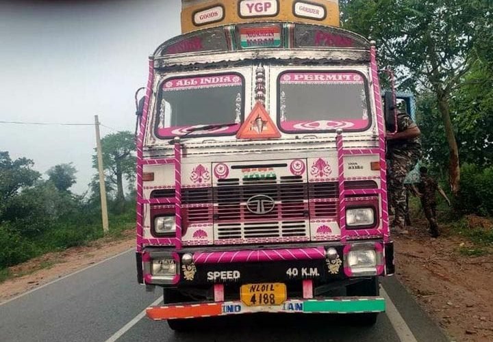 अवैध मवेशी लदा ट्रक जप्त.