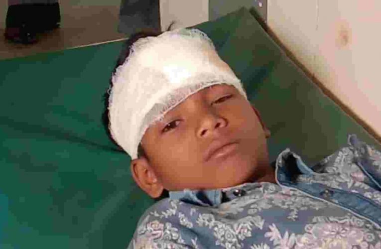 छात्र गया मध्याहन भोजन का चावल लेने लेकिन  पहुंच गया अस्पताल ।