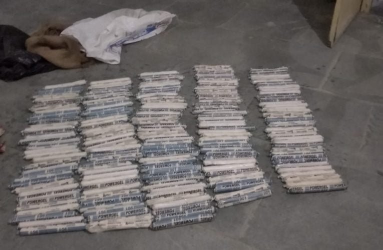 भारी मात्रा में विस्फोटक के साथ युवक गिरफ्तार.