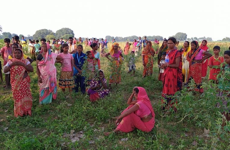 गुमला के लुदगो गांव में 19 वर्षीय युवती का शव पुलिस ने किया बरामद.