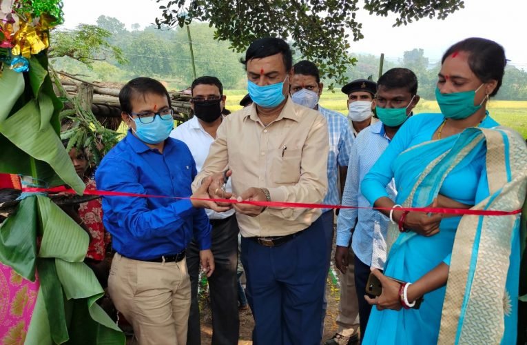 सीएम हेमंत सोरेन के पैतृक गांव नेमरा से दीदी बाड़ी योजना का विधिवत शुभारंभ किया गया.