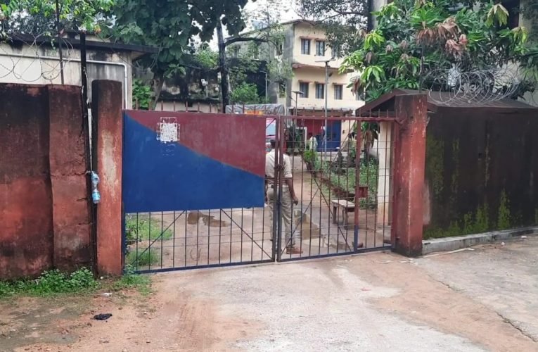 गढ़वा मंडल कारा में चलाया गया छापेमारी अभियान.