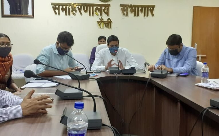 कोविड-19 वैक्सीनेशन हेतु डेटाबेस तैयार करने को लेकर बैठक.