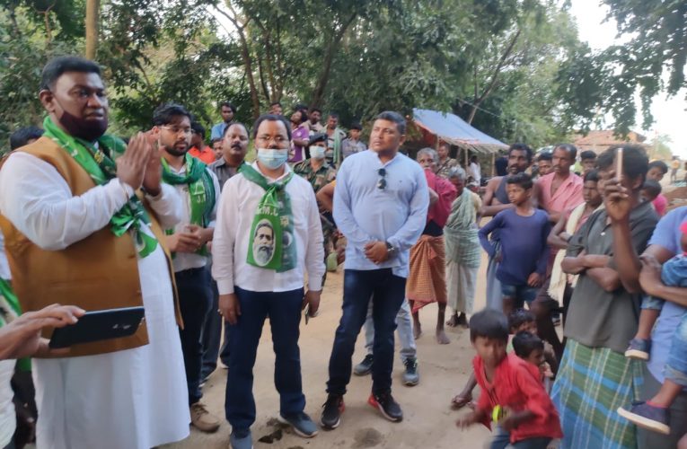 मंत्री सत्यानंद भोक्ता ने दुमका के दर्जनों गावों में चलाया जनसंपर्क अभियान.