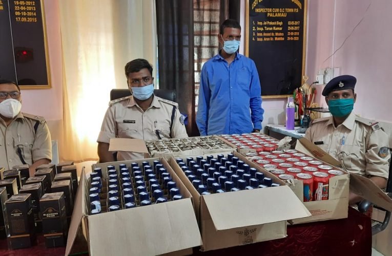 पुलिस नें छापेमारी कर अवैध शराब किया बरामद.