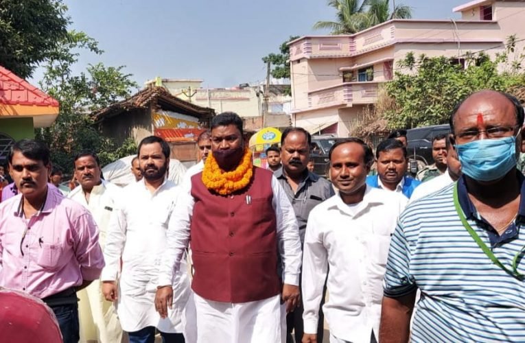 हेमंत सोरेन की सरकार का हाथ मजबूत करने के लिए बसंत सोरेन को जिताना है : मंत्री सत्यानंद भोक्ता.