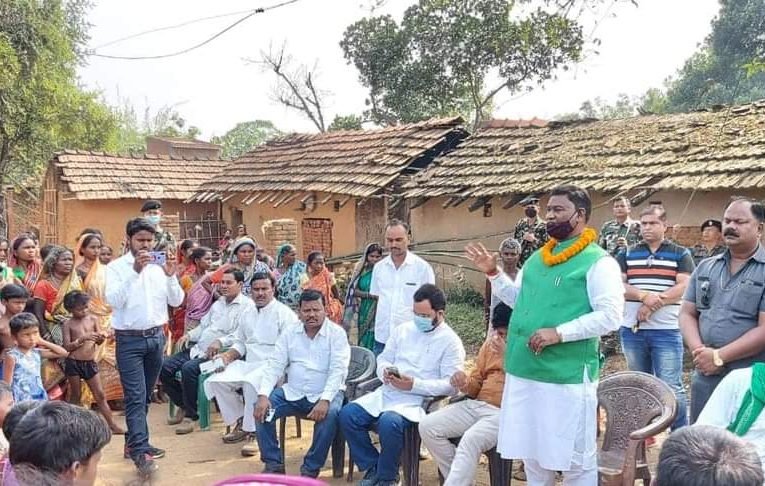 मंत्री सत्यानंद भोक्ता ने दुमका में चलाया जनसंपर्क अभियान.