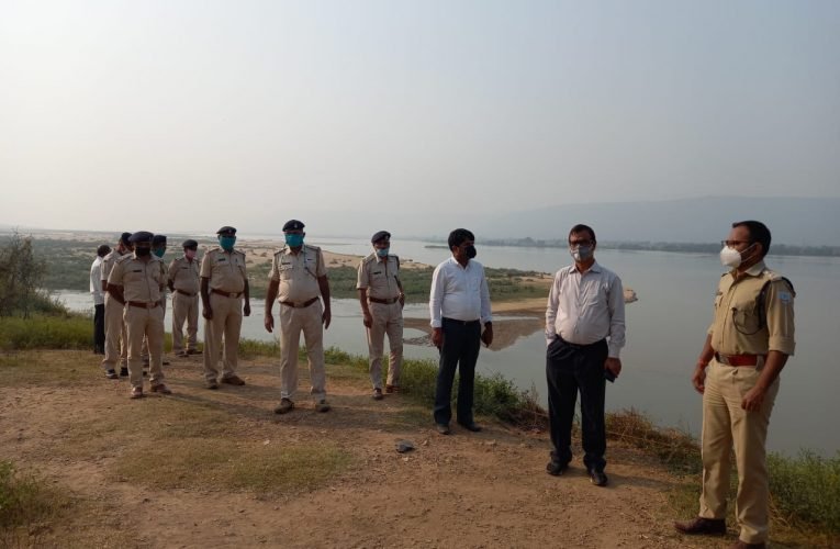 बिहार विधानसभा चुनाव को लेकर विभिन्न नाव घाटों का निरीक्षण किया गया.