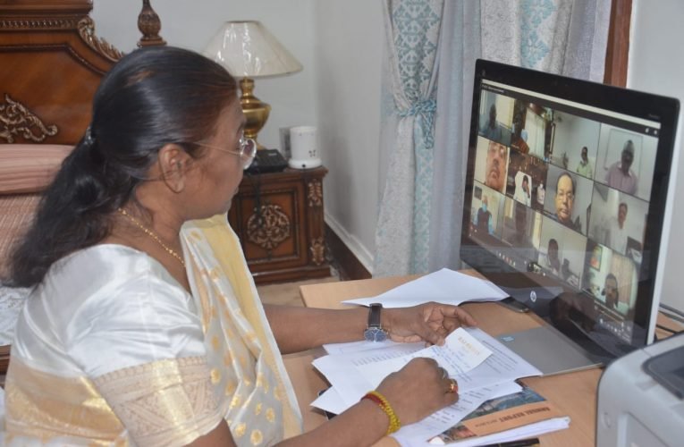 राज्यपाल महोदया राज्य के विश्वविद्यालयों की शैक्षणिक एवं प्रशासनिक गतिविधियों की विडियोकॉन्फ्रेसिंग के माध्यम से समीक्षा की.