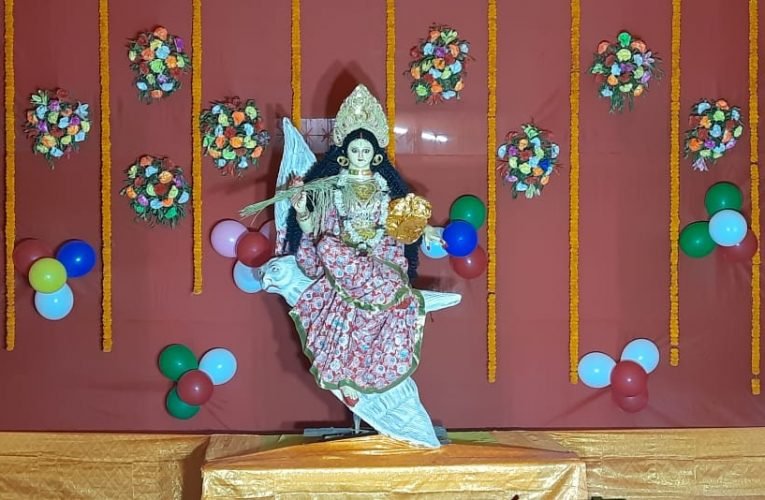 बुंडू के एमएमसी क्लब में मां लखी पूजा की गई.