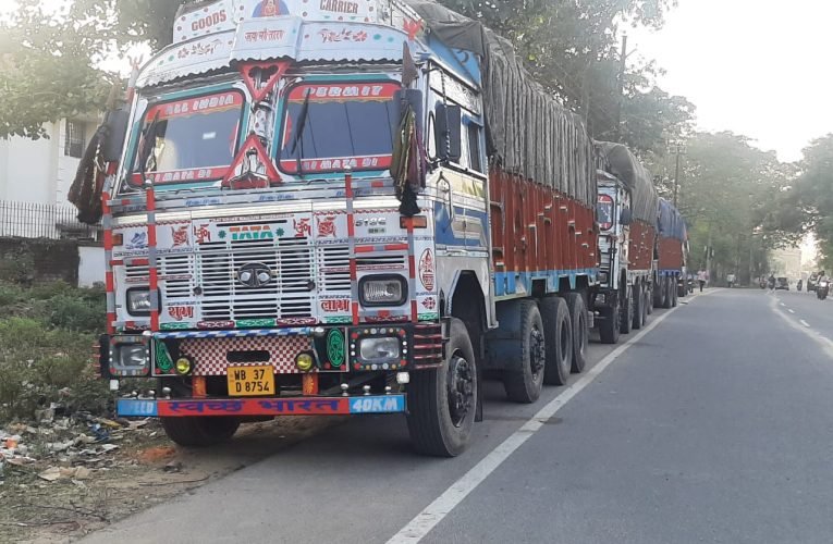 डुमरी पुलिस नें अवैध कोयले से लदे 4 ट्रकों को पकड़ा.