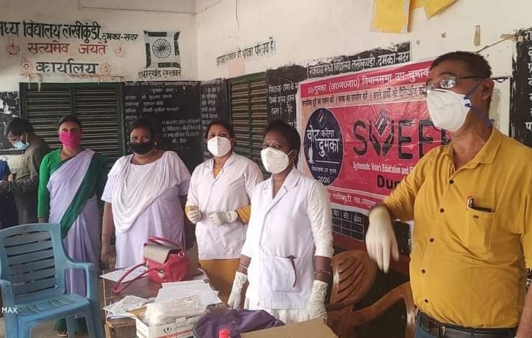 कोरोना का ध्यान रखते हुए करें मतदान.