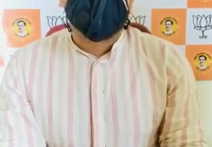 चलो बेटियों के दर्द पर राजनीति चमकाएं