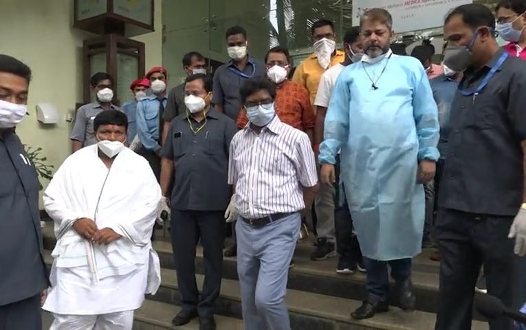 शिक्षा मंत्री जगरनाथ महतो का स्वास्थ्य जानने मेदांता अस्पताल पहुंचे मुख्यमंत्री.