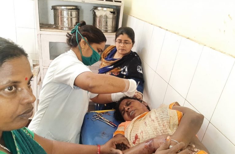 बाइक के चपेट में आई महिला, हुई बुरी तरह घायल.