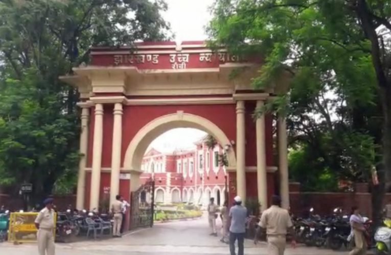 पूर्व मंत्री हरिनारायण राय समेत उनके संबंधी की मुश्किलें बढ़ी.