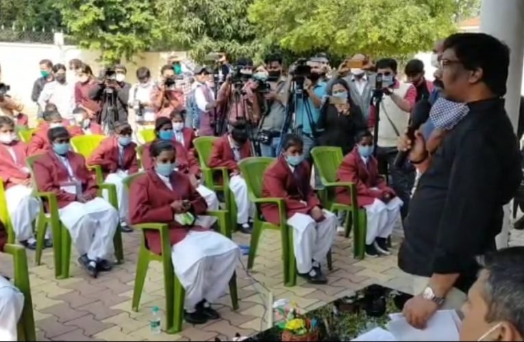 बच्चियों को हुनरमंद बनाकर रोजगार से जोड़ेंगे : हेमन्त सोरेन.