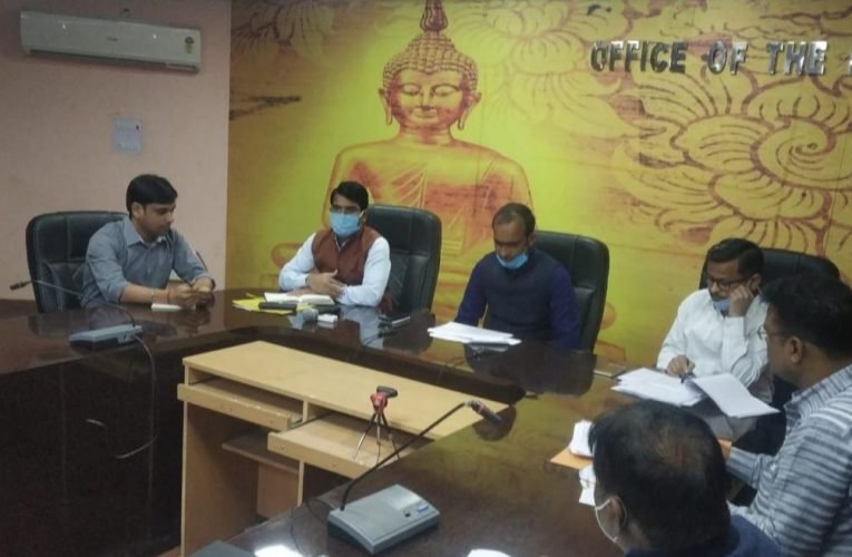 हजारीबाग जिले के डीसी आदित्य कुमार आनन्द ने की राजस्व विभाग की समीक्षात्मक बैठक.