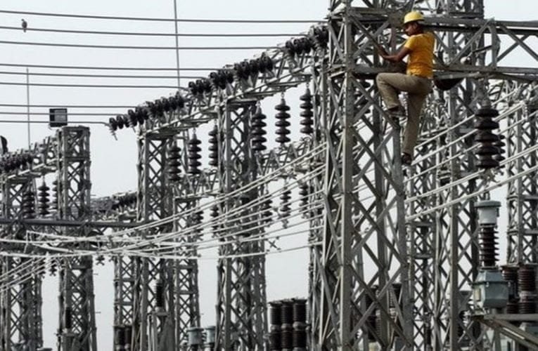 सहायक अभियंता अवैध वसूली में लगे हैं : दिलीप तिर्की.