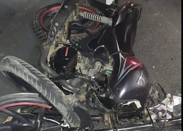 बाइक की टक्कर में होमगार्ड जवान सहित दो की मौत, एक घायल.