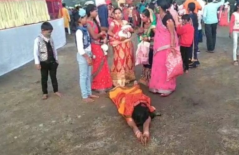 पौंड के तलाब में छठव्रतियों नें दिया अर्घ्य. 4 20201120 192439