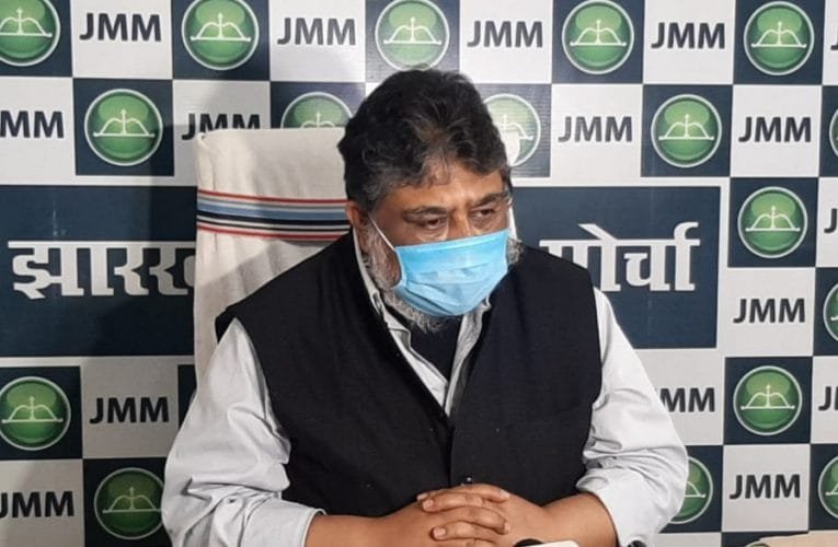 छठ पूजा गाइडलाइन का विरोध करनें वाले भाजपा के अधिकतर नेता घरों में ही छठ मनाते नजर आये.