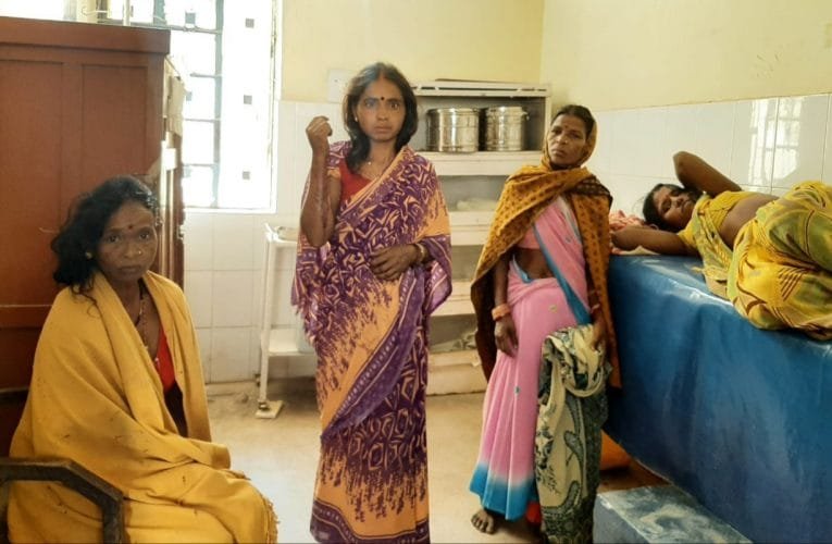 पानी को लेकर परिवारो के बीच खूनी जंग, तीन महिलाये गंभीर रूप से घायल.