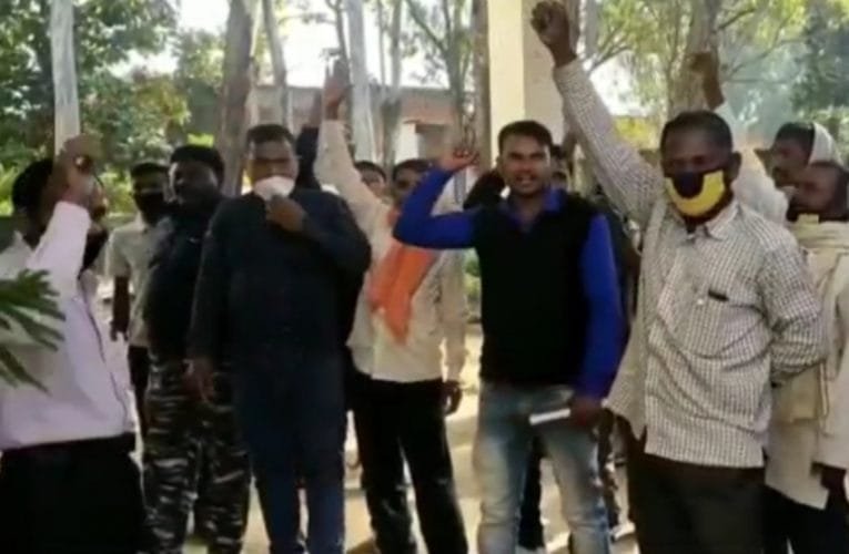 दैनिक वेतन भोगी अनुबंधित कर्मियों नें किया वन परिसर में जमकर हंगामा.