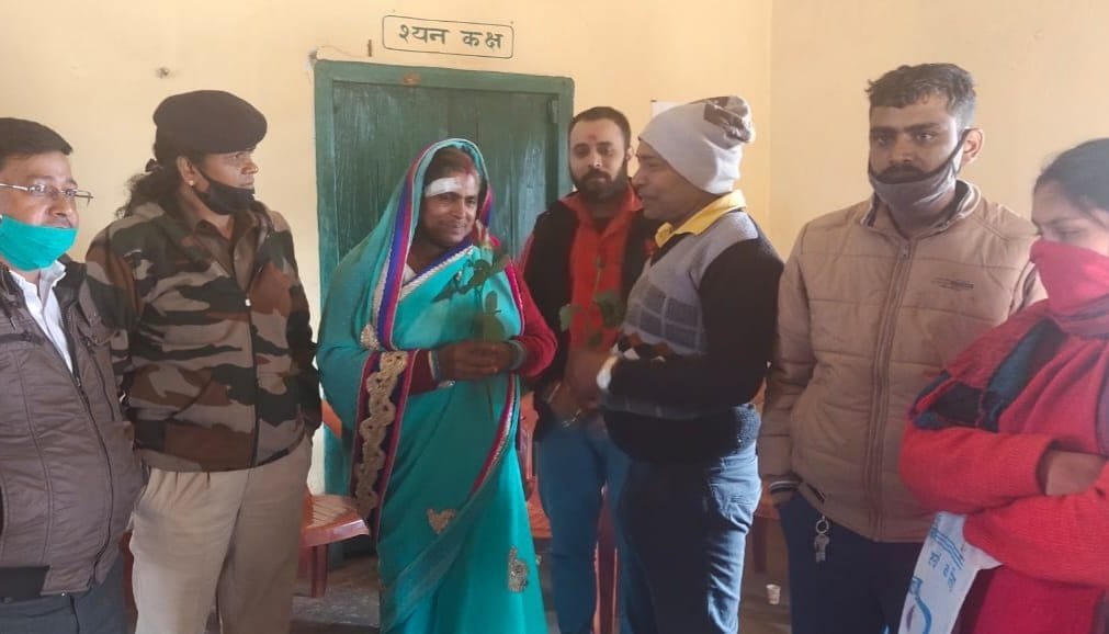 वर्षों से पत्नी से अलग पति ने आज एक दूसरे का साथ निभाने का वचन दिया. 4 20201126 183407