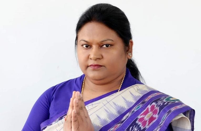 जामा विधायक सीता सोरेन ने पूछा, क्या जनता को केंद्र की योजना का लाभ नहीं मिलेगा.