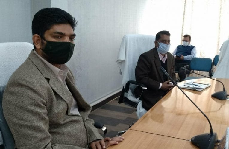 कोरोना संक्रमण के रोकथाम को लेकर उपायुक्त अबु इमरान ने की  पदाधिकारियों के साथ बैठक.