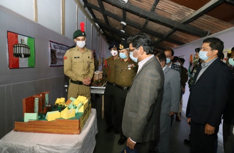 मुख्यमंत्री एनसीसी रांची ग्रुप द्वारा आयोजित संविधान दिवस के समापन समारोह में शामिल हुए.