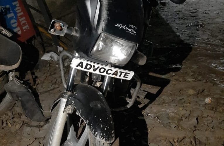 अज्ञात वाहन के चपेट में आने से ससुर की मौत, दामाद घायल.