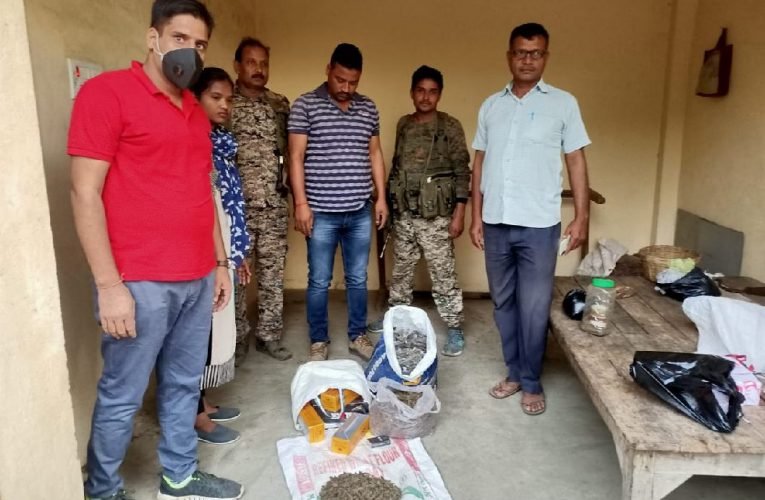 गिरिडीह के नगर समेत दो थानों की पुलिस ने छापेमारी कर छह किलो गांजा किया बरामद