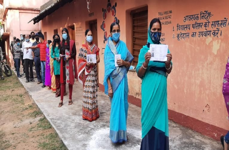 बेरमो एवं दुमका  विधानसभा उपचुनाव का मतदान शांतिपूर्वक शुरू