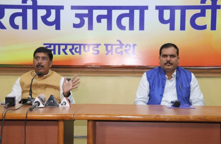 बीजेपी नें बेरमो और दुमका उपचुनाव में जीत का दावा किया.