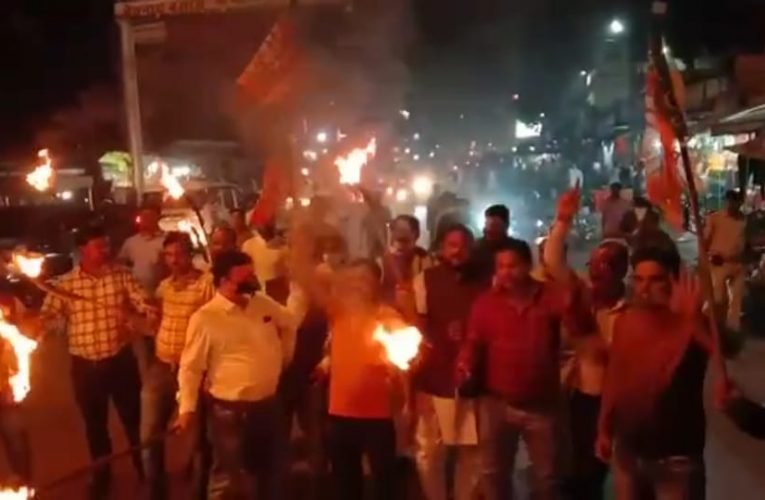 अर्णव गोस्वामी की गिरफ्तारी को लेकर किया गया विरोध प्रदर्शन.