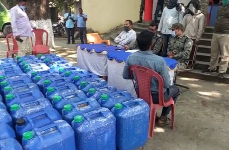 कच्चा स्प्रिट के साथ दो गिरफ्तार.