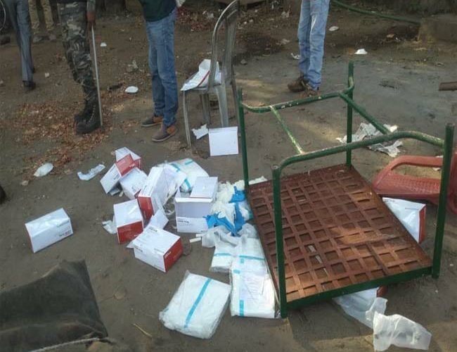 जबरन कोरोना टेस्ट का हुआ विरोध, स्वास्थ्य कर्मी को खदेड़ा.