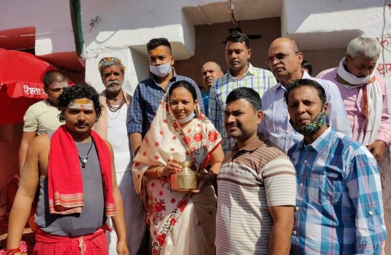 कटोरिया विधानसभा की नवनिर्वाचित विधायिका निक्की हेम्ब्रम पहुंची बाबा दरबार.