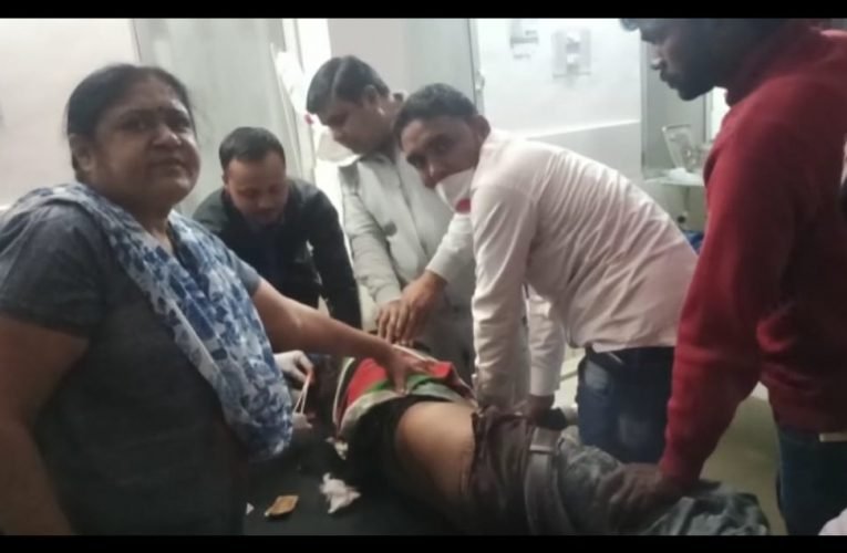 ट्रक ने मोटरसाइकिल सवार को मारी टक्कर, तीन घायल.