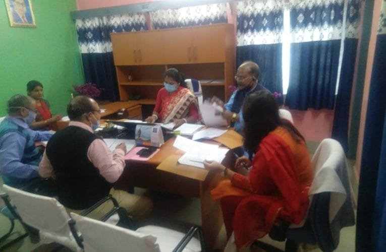 महापौर ने की समीझात्मक बैठक.