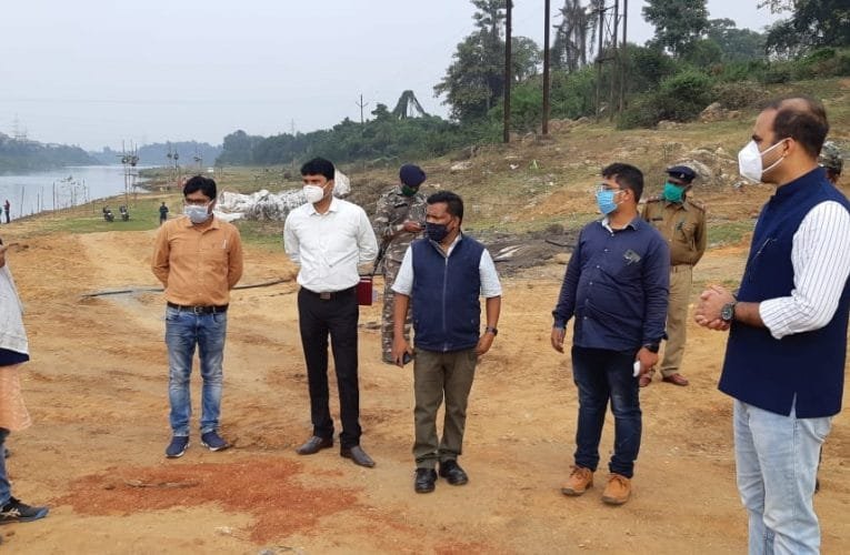 छठ पूजा के संबंध में उपायुक्त ने विभिन्न छठ घाटों का किया निरीक्षण.